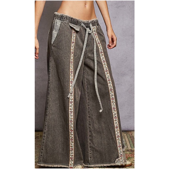 POL Vintage Wash Stretchy Waist Embroidered Wide leg Denim Jeans - Picture 2 of 5